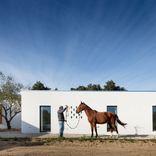 vineyard-house-blaanc-architecture-residential-montijo-portugal-rammed-earth-joao-morgado_dezeen_936_12