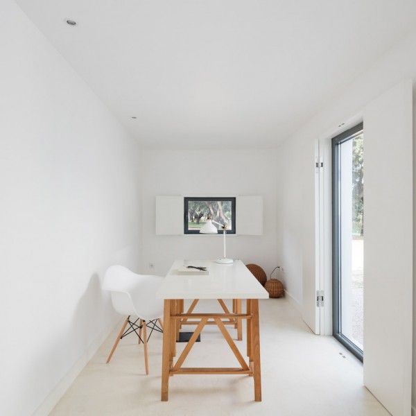 vineyard-house-blaanc-architecture-residential-montijo-portugal-rammed-earth-joao-morgado_dezeen_936_20