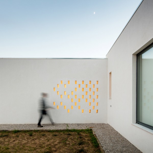 vineyard-house-blaanc-architecture-residential-montijo-portugal-rammed-earth-joao-morgado_dezeen_936_31