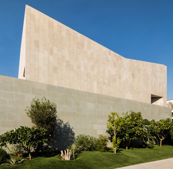 Wall House by AGi Architects
