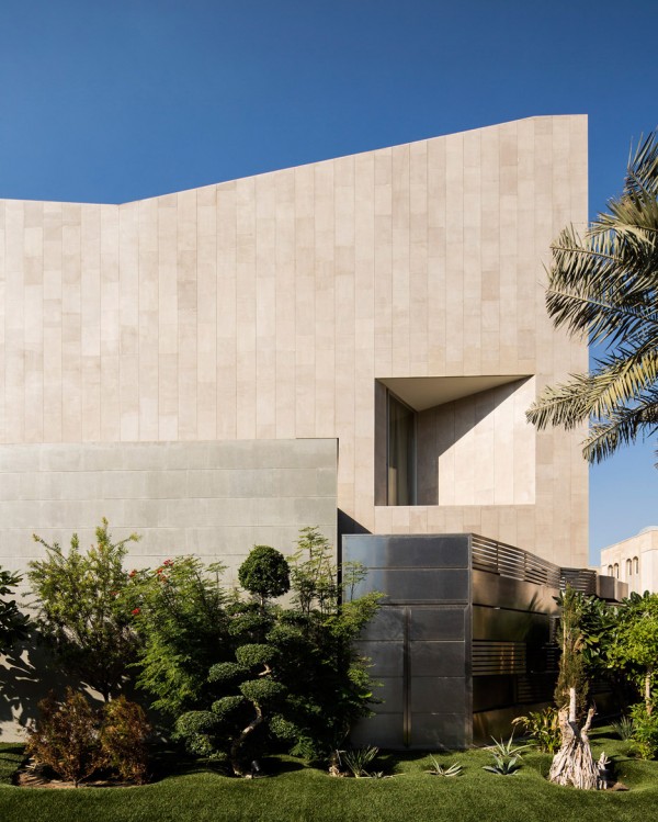 Wall House by AGi Architects