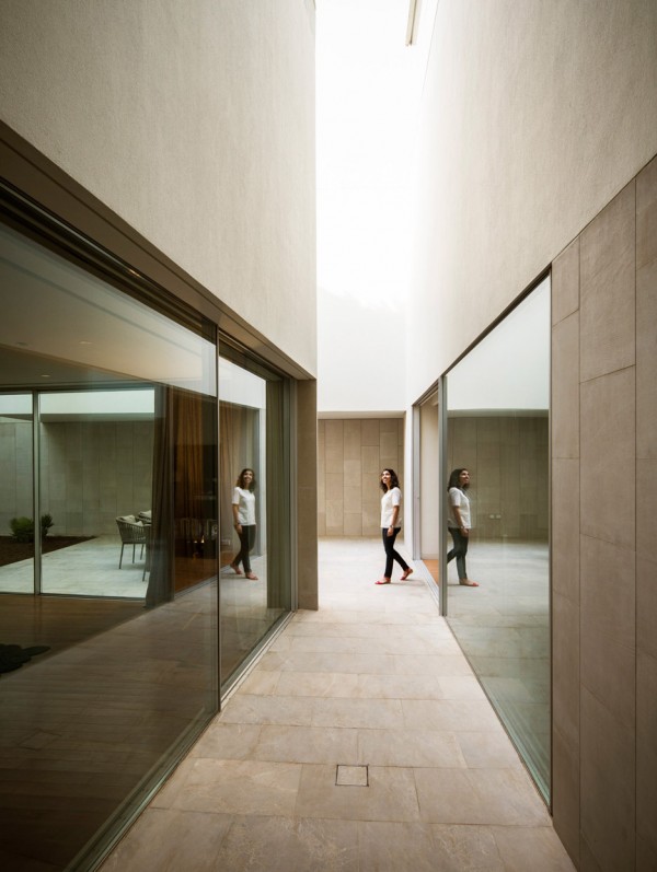 Wall House by AGi Architects