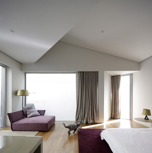 Wall House by AGi Architects