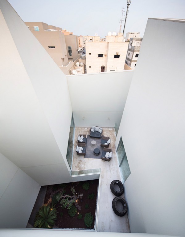 Wall House by AGi Architects