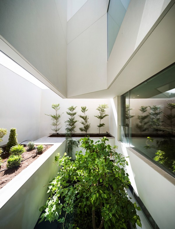 Wall House by AGi Architects