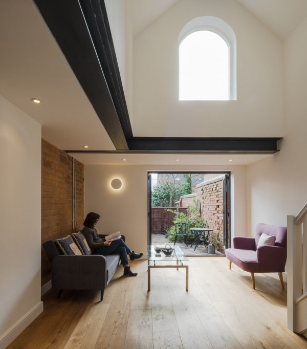 Writer's Coach House by Intervention Architecture