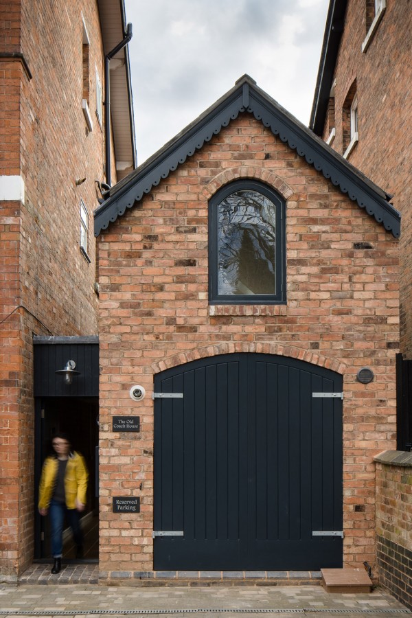Writer's Coach House by Intervention Architecture