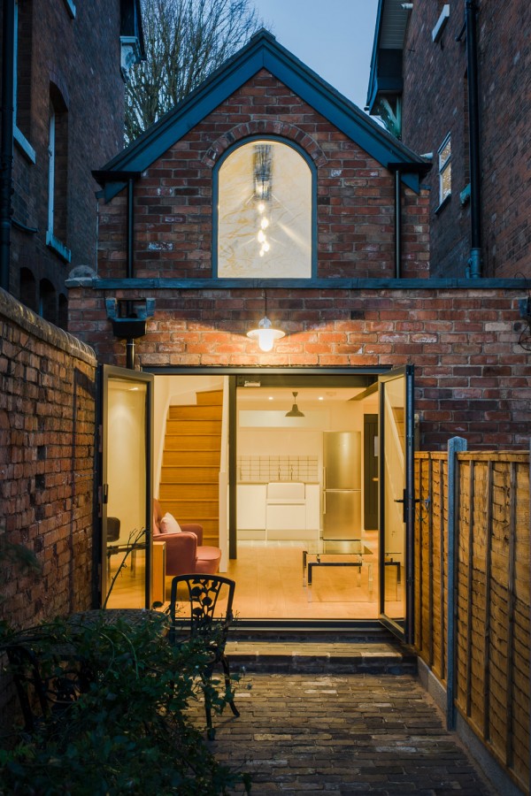 Writer's Coach House by Intervention Architecture
