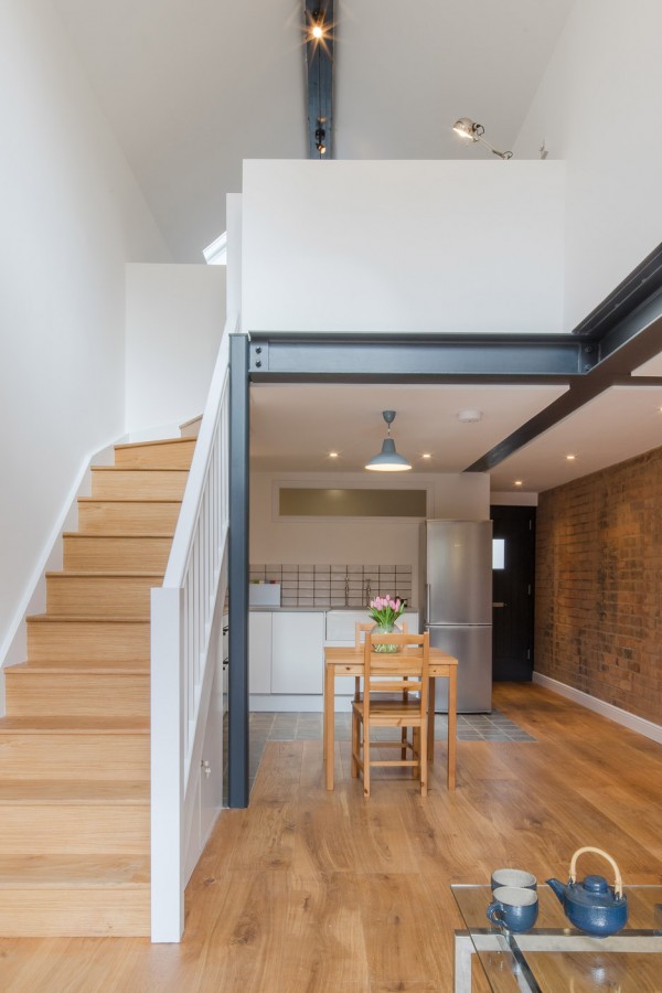Writer's Coach House by Intervention Architecture