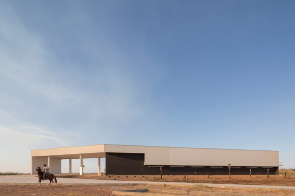 Administrative building of the Federal University of Ceara in Brasil by Rede Arquitetos, photograph by Joana Franca