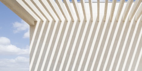 Slatted roof casts dramatic shadows over gateway to new university campus in Brazil