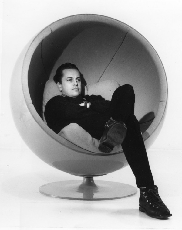 ball chair-eero aarnio retrospective-design museum helsinki_dezeen_936_9