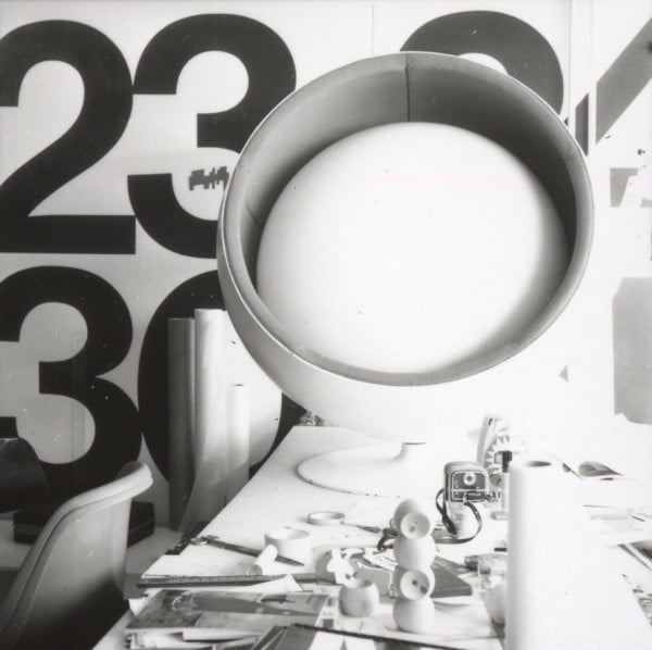 ball pastil chair-eero aarnio retrospective-design museum helsinki_dezeen_936_0