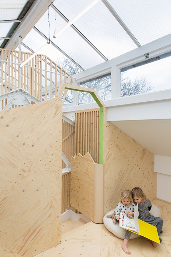 Bath house by Lipton Plant