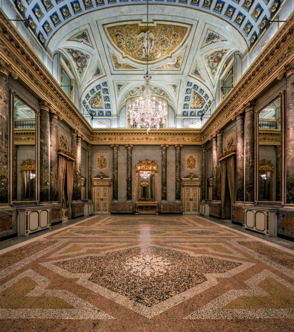 Lasvit restores crystal chandeliers for Milan design week