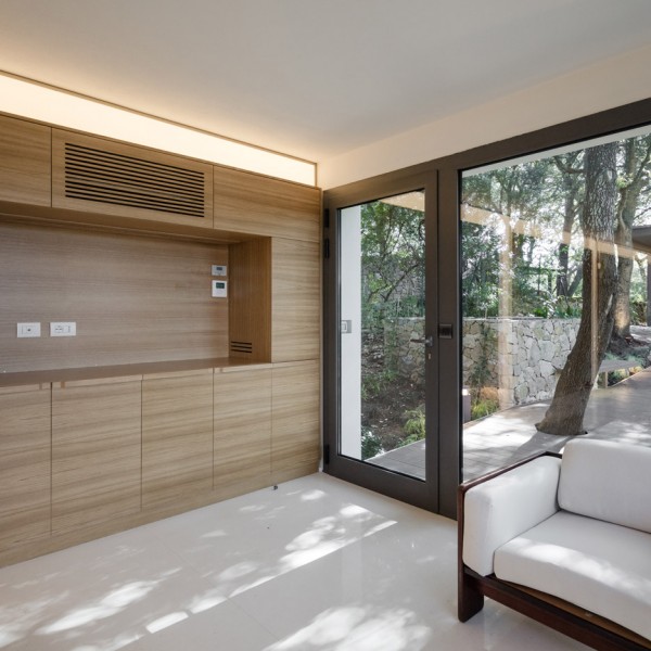 casa-nel-bosco-officina29-architetti-house-in-the-woods-joao-morgado_dezeen_936_37