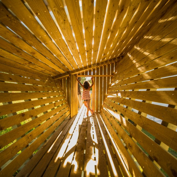 Casa no muro by Saperlipopette Les Architectes and Martial Marquet Architecture treehouse in portugal