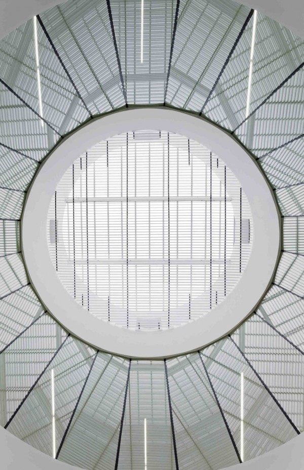 Salburúa Civic Center by ACXT