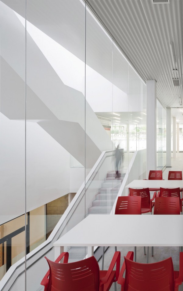 Salburúa Civic Center by ACXT