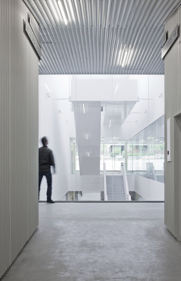 Salburúa Civic Center by ACXT