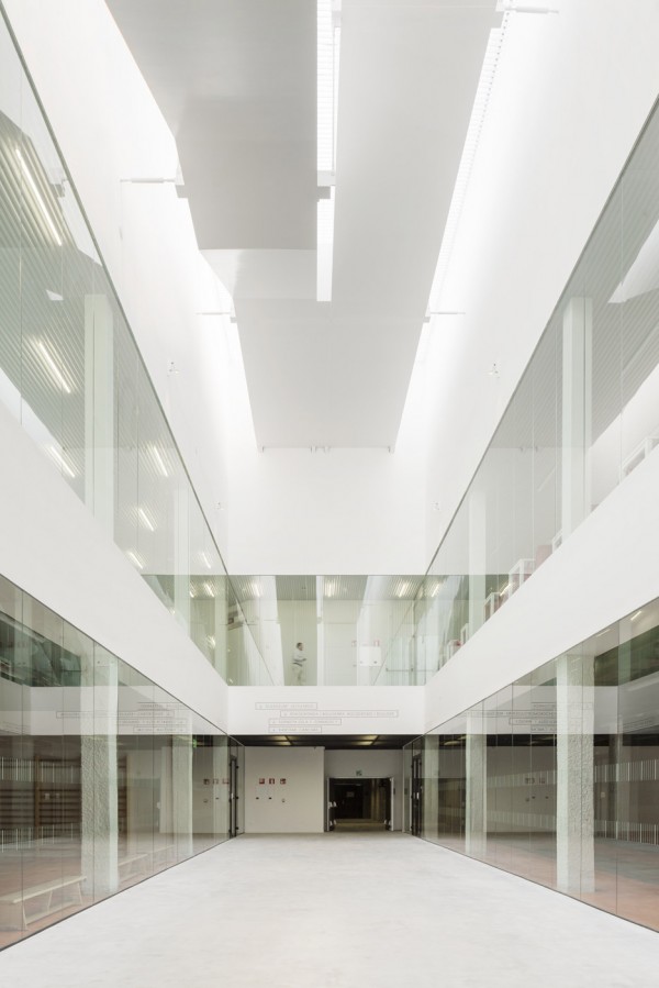 Salburúa Civic Center by ACXT