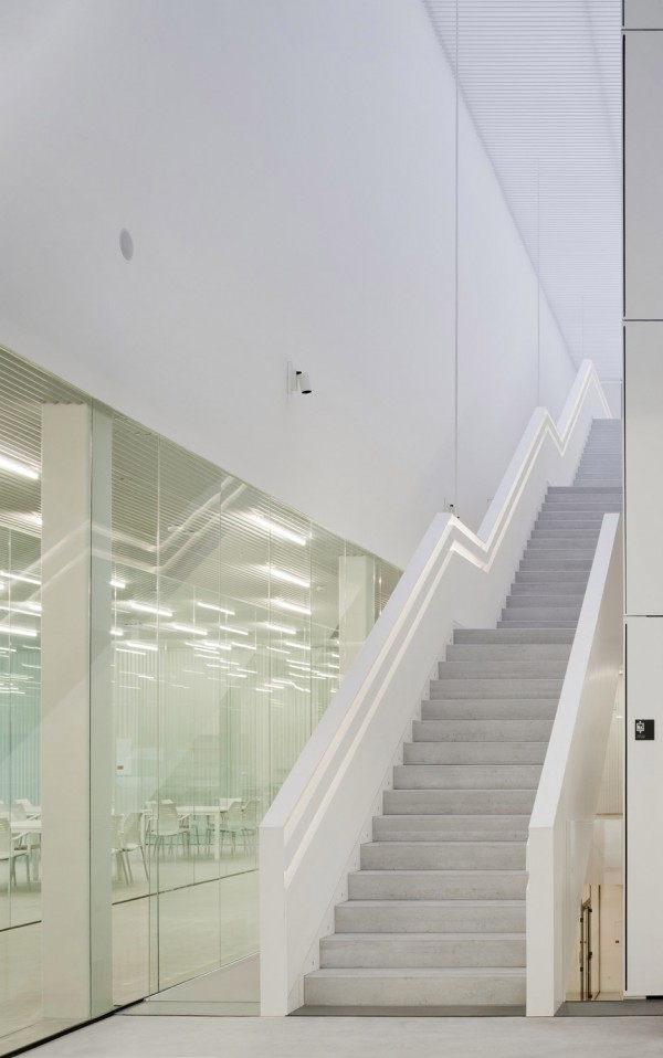 Salburúa Civic Center by ACXT