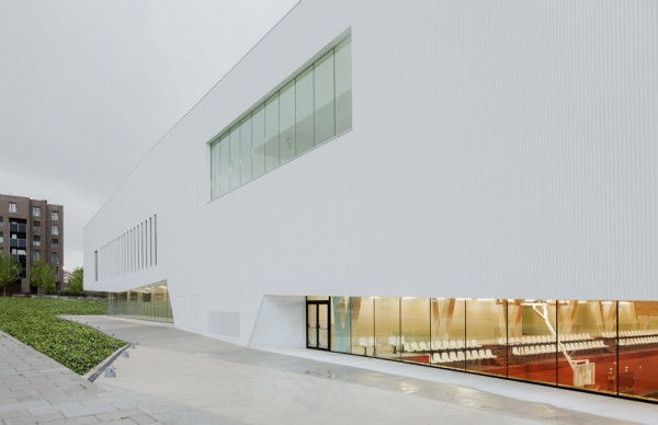 Salburúa Civic Center by ACXT