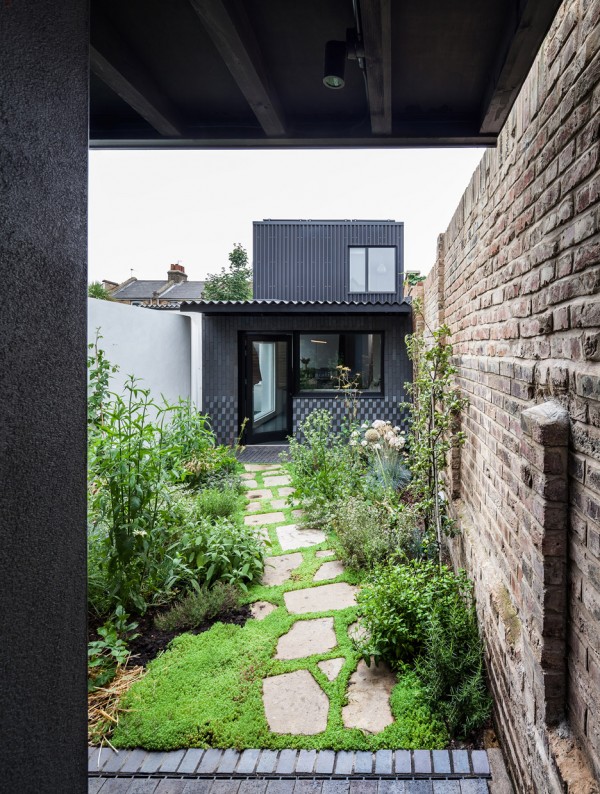 Courtyard House by Dallas Pierce Quintero