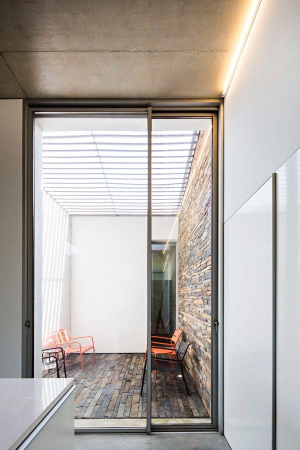 Casa na Gateira by Camarim Arquitectos in Portugal residential architecture concrete