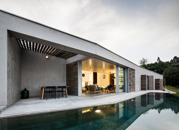 Casa na Gateira by Camarim Arquitectos in Portugal residential architecture concrete