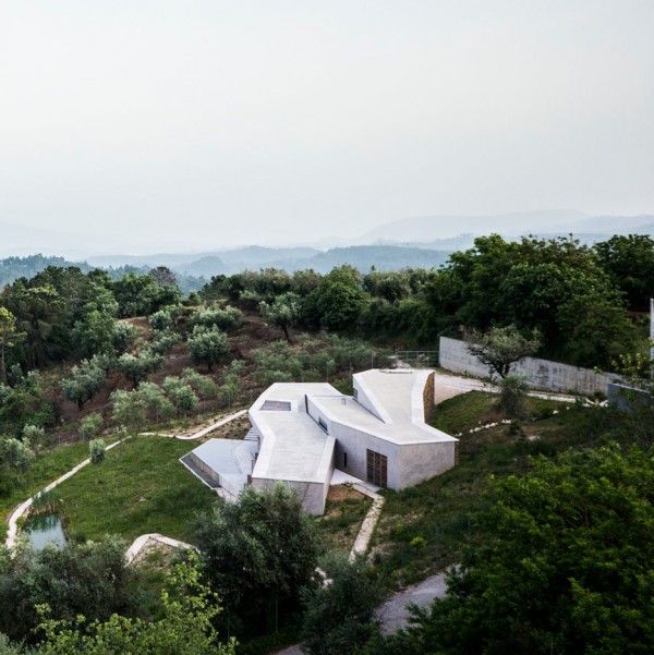 Casa na Gateira by Camarim Arquitectos in Portugal residential architecture concrete
