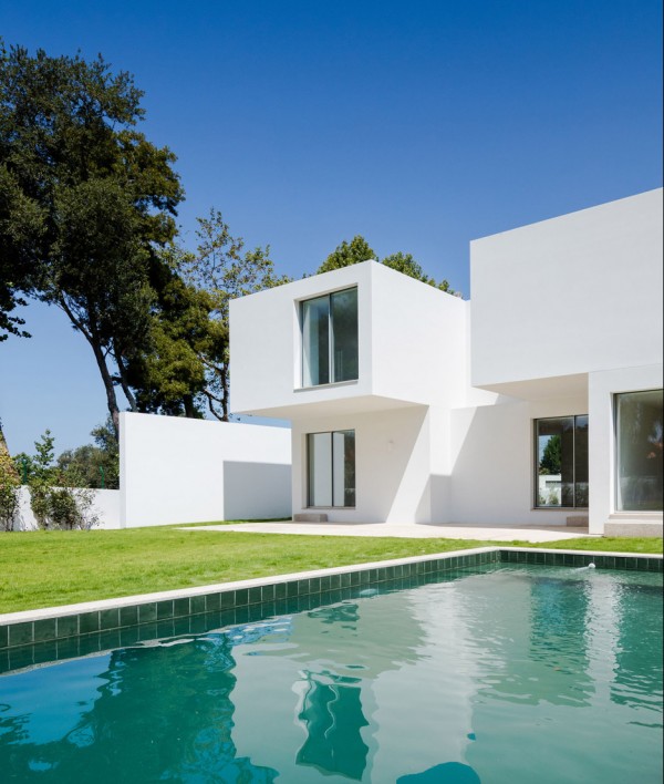 Photograph by Joao Morgado House MR by 236 Arquitectos