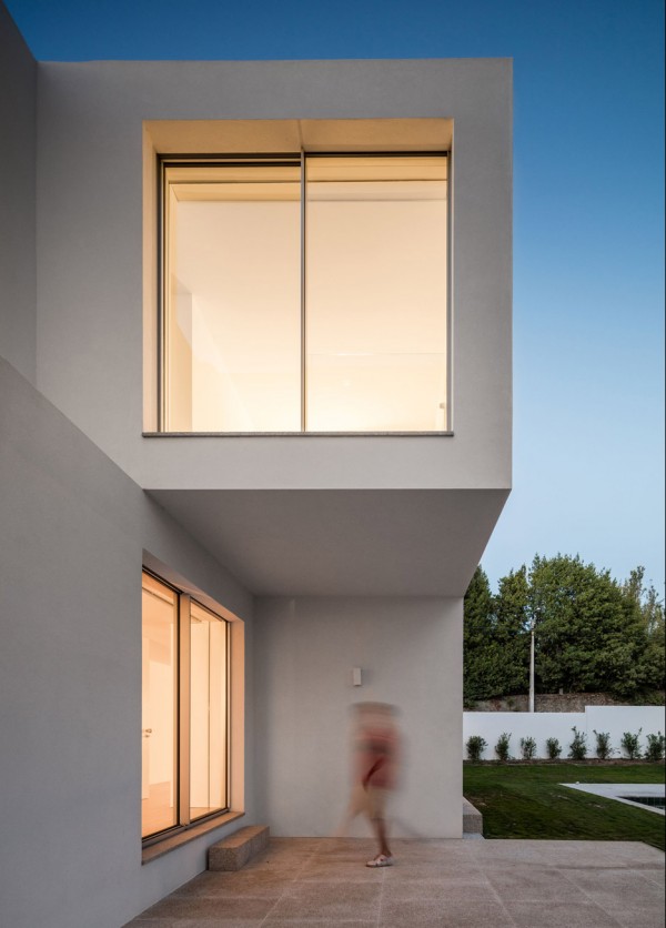 Photograph by Joao Morgado House MR by 236 Arquitectos