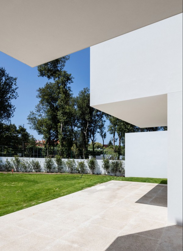 Photograph by Joao Morgado House MR by 236 Arquitectos