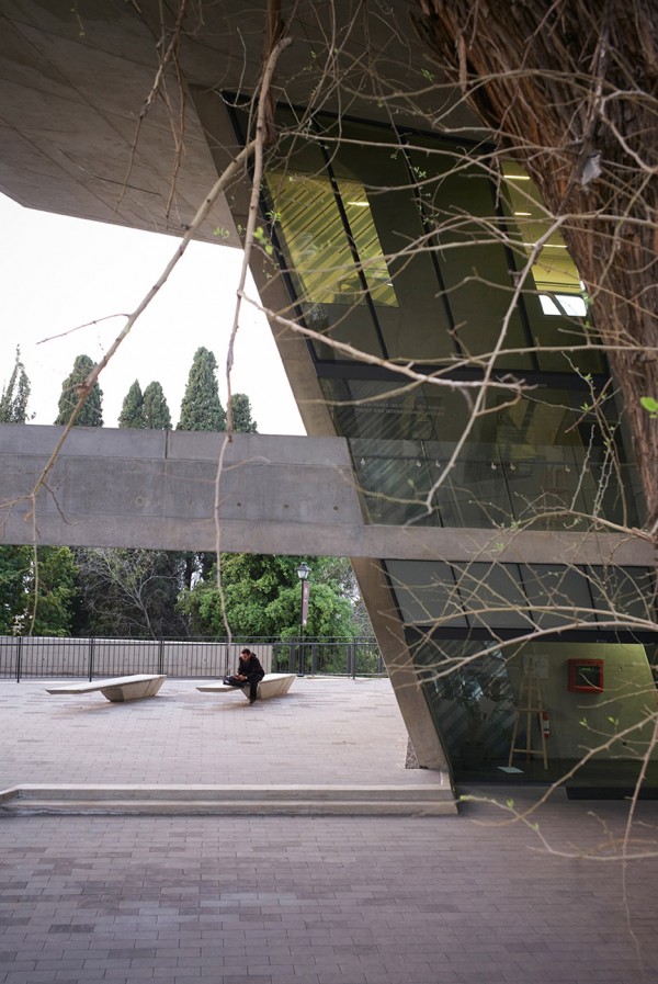 issam-fares-institute-zaha-hadid-julien-lanoo-architecture-photography_dezeen_936_22