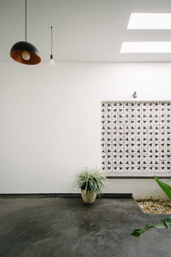 Kontum House by Khuôn Studio
