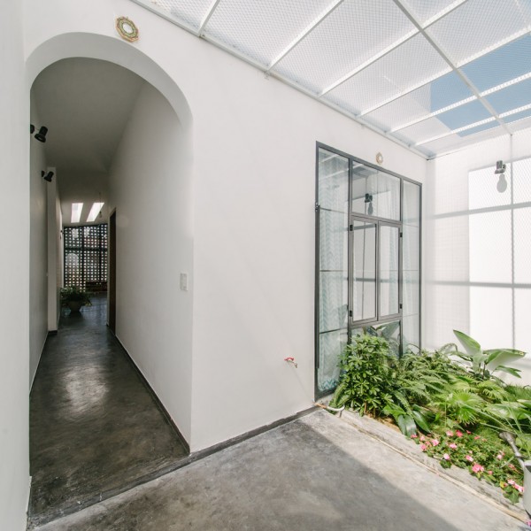 Kontum House by Khuôn Studio