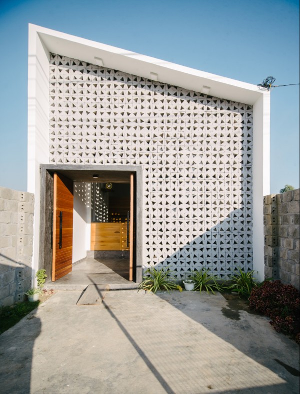 Kontum House by Khuôn Studio