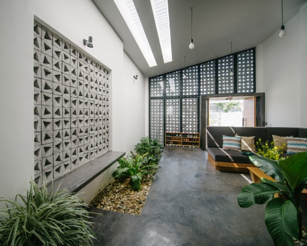 Kontum House by Khuôn Studio