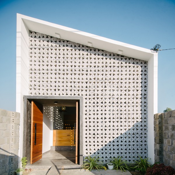 Kontum House by Khuôn Studio