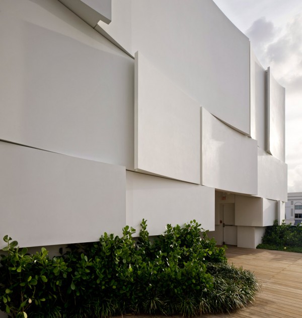Dior shop in Miami by Barbarito Bancel