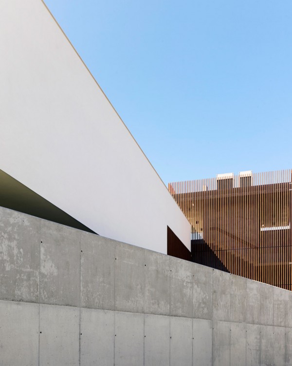 Morgue of Jove by AE Arquitectos