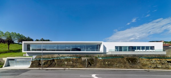 Morgue of Jove by AE Arquitectos