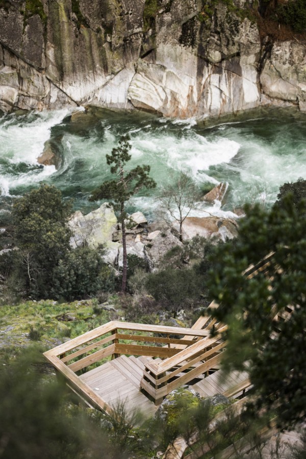 Paiva Walkways by Trimetrica, photographed by Nelson Garrido