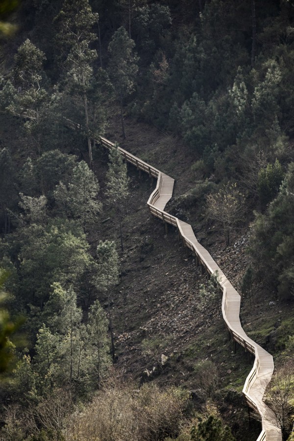 Paiva Walkways by Trimetrica, photographed by Nelson Garrido
