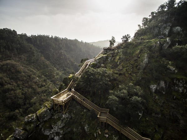Paiva Walkways by Trimetrica, photographed by Nelson Garrido