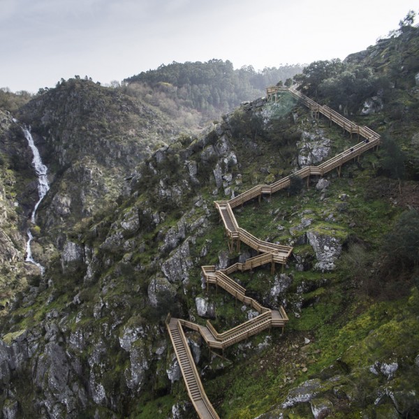 Paiva Walkways by Trimetrica, photographed by Nelson Garrido
