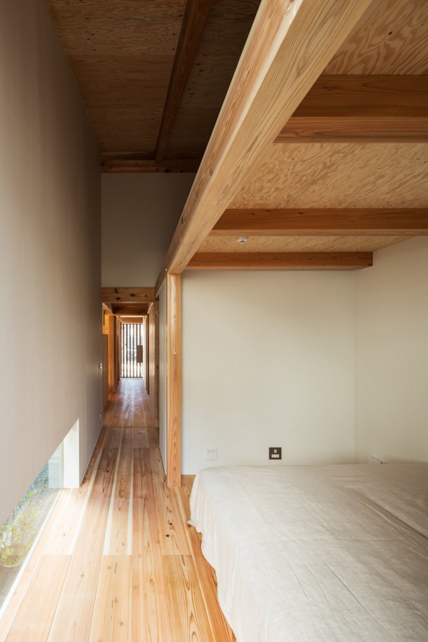T-intersection Fence House by Hitotomori