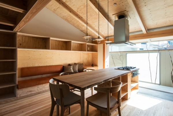 T-intersection Fence House by Hitotomori