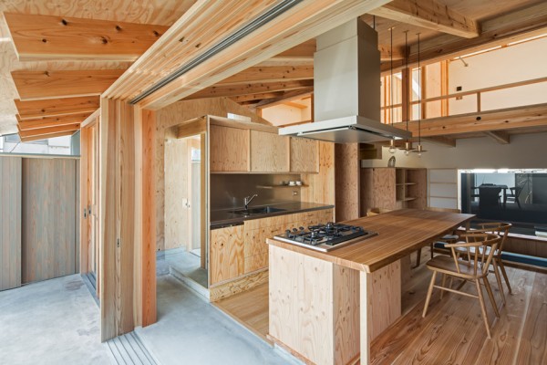 T-intersection Fence House by Hitotomori